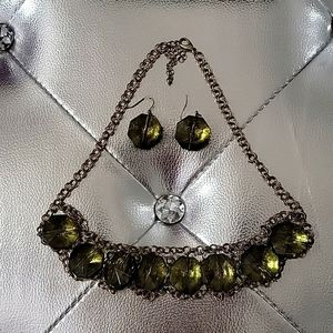 New Fashion necklace and earrings set.